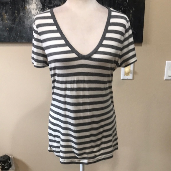 Women’s Gap Striped Soft  V-Neck Short Sleeved Tee Shirt-Size L - Picture 1 of 8